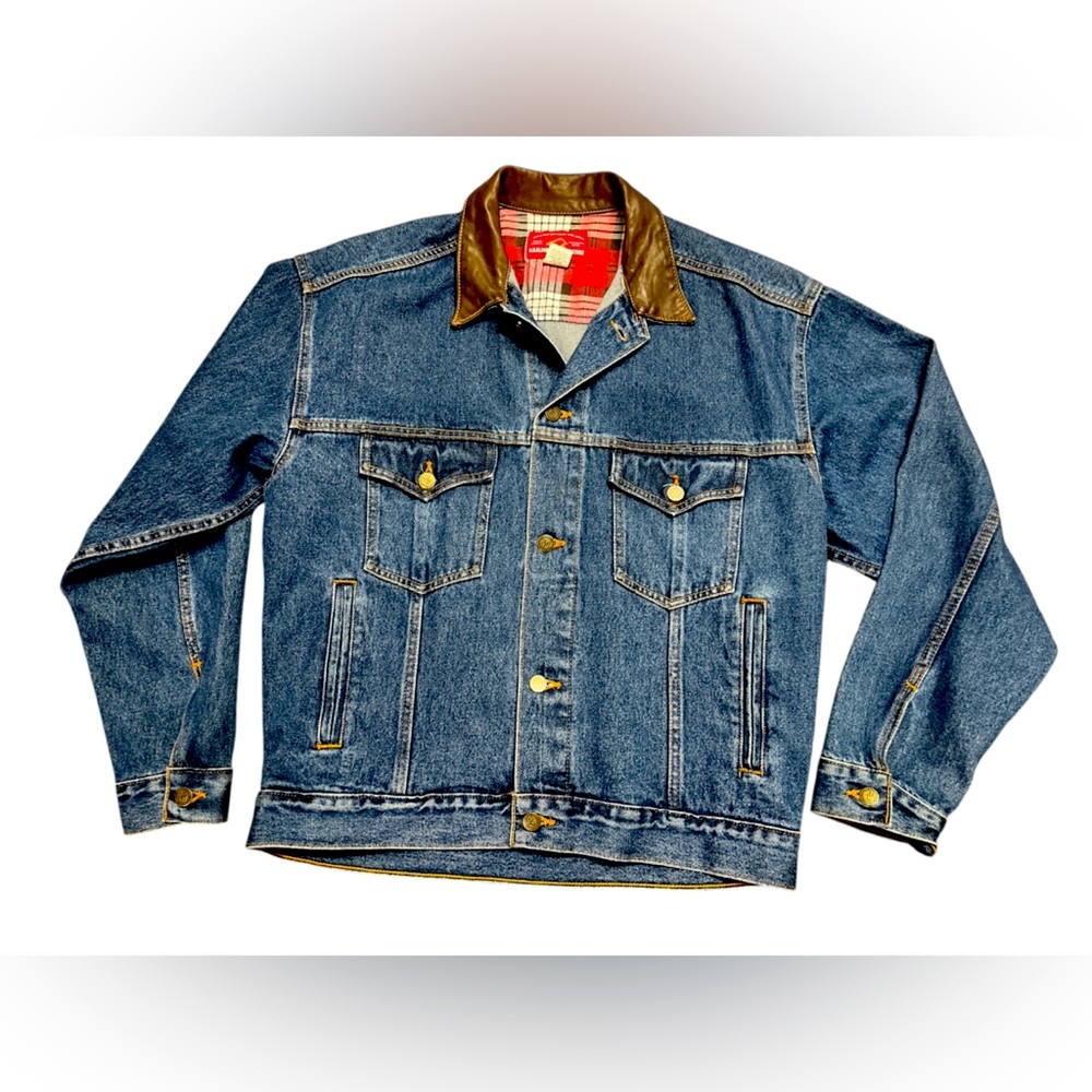 Vintage Marlboro denim jacket made in Canada size Medium